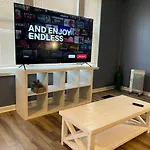 Sleeps 20 6 Bedrooms With 13 Beds Plus Parking And Wifi