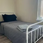 Sleeps 20 6 Bedrooms With 13 Beds Plus Parking And Wifi