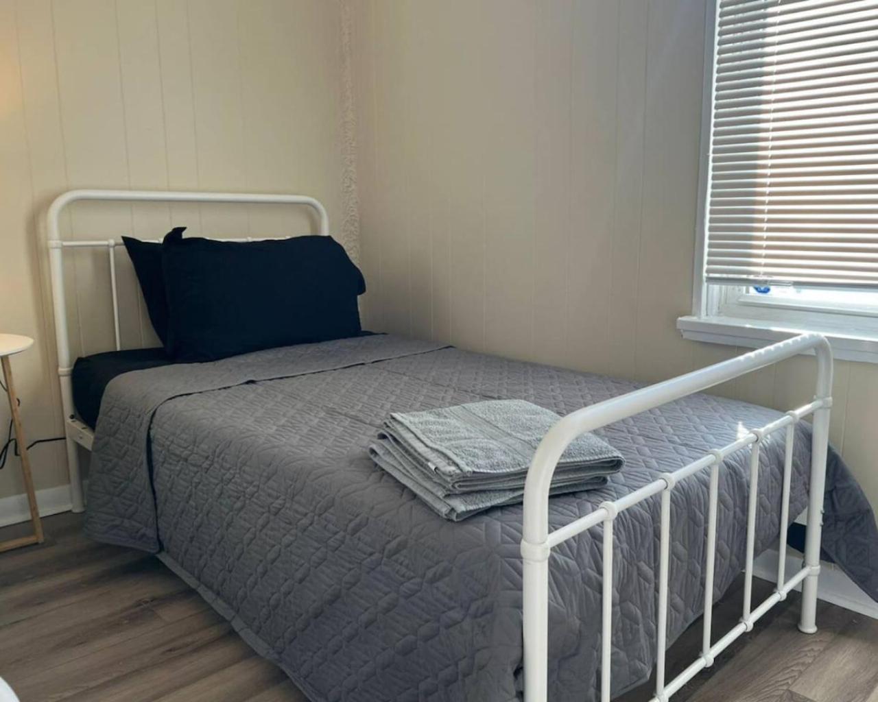 Sleeps 20 6 Bedrooms With 13 Beds Parking And Wifi *